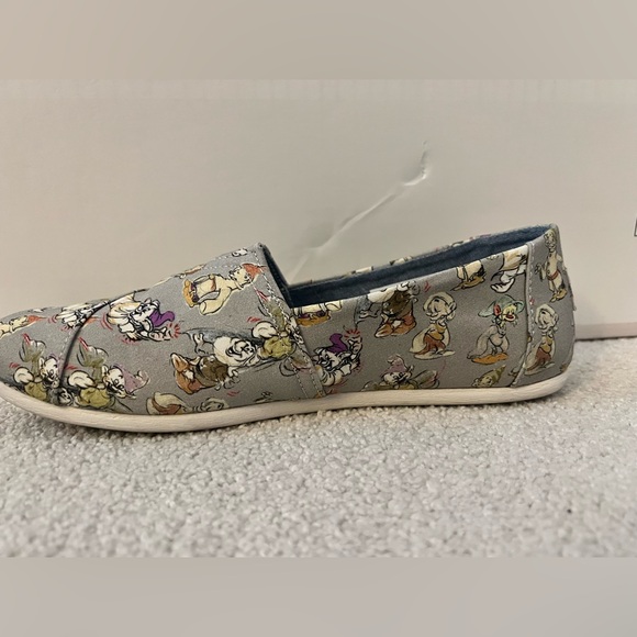 TOMS Disney Dopey slip on shoe - Picture 7 of 9